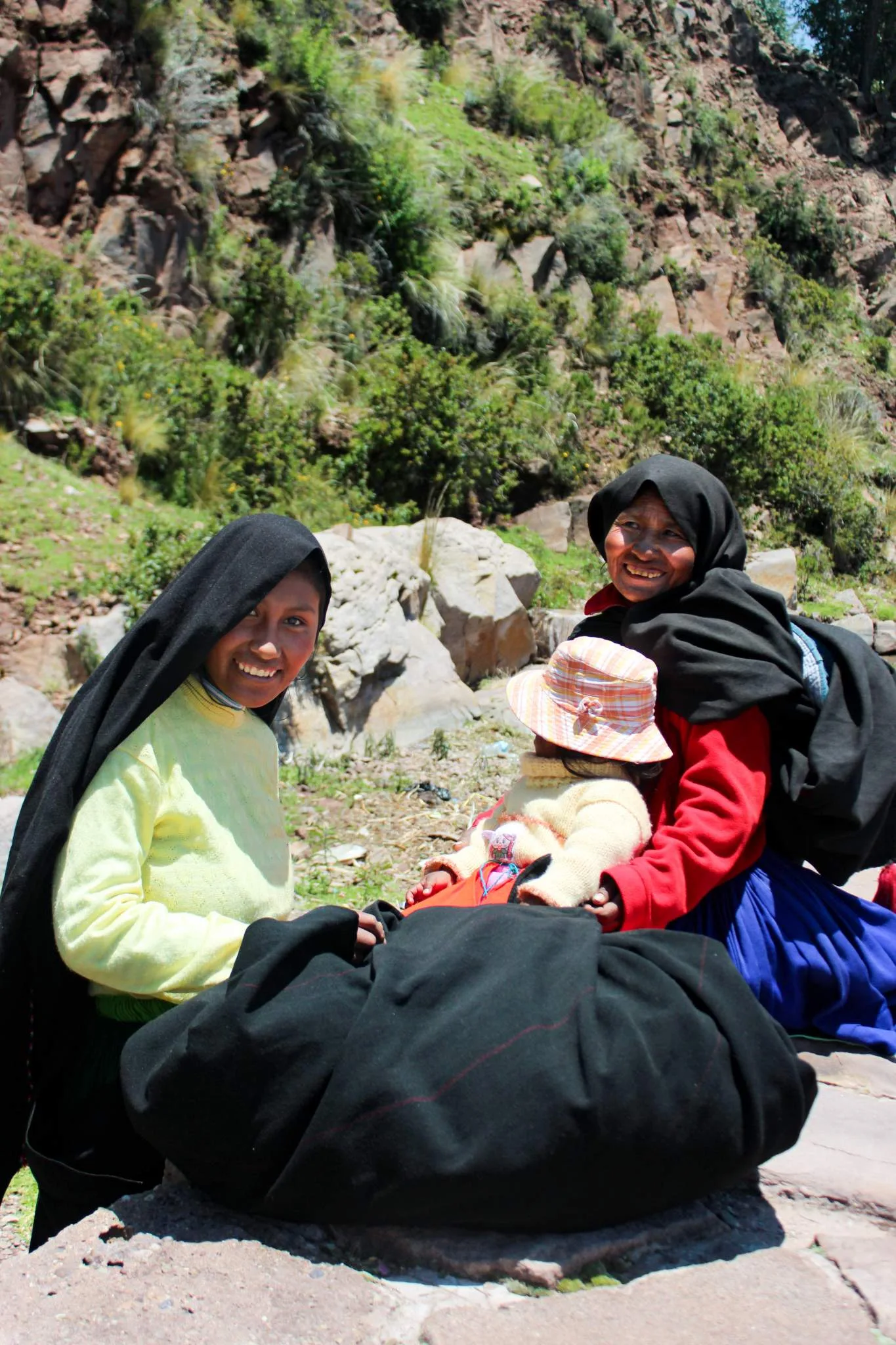 andean weavers taquil island