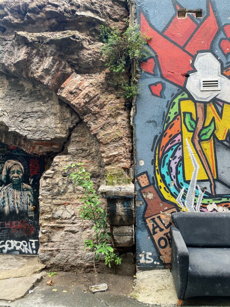 Karakoy Istanbul graffiti