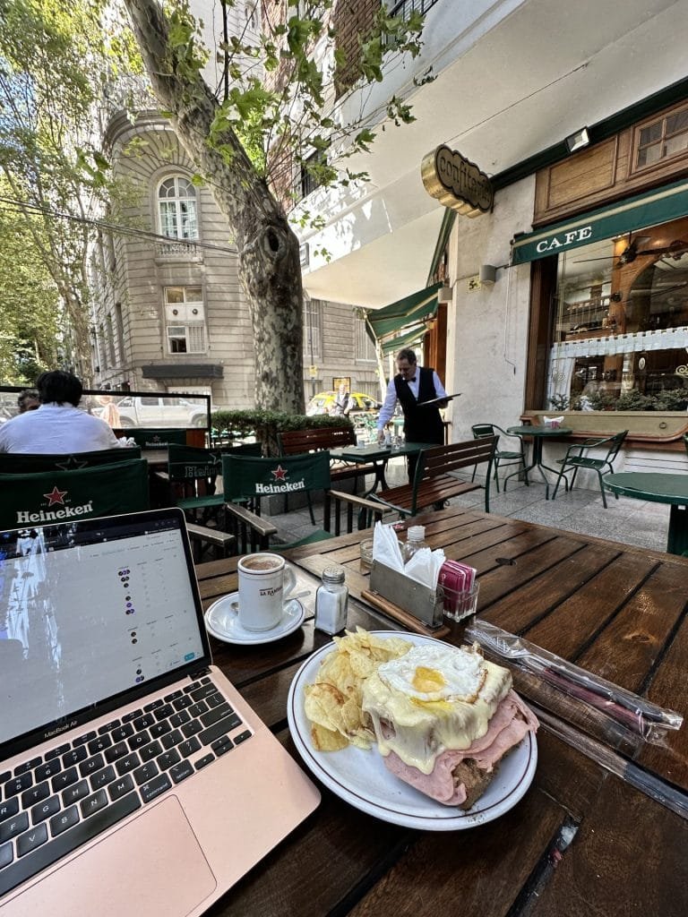 Avenida Alvear Buenos Aires Recoleta cafe