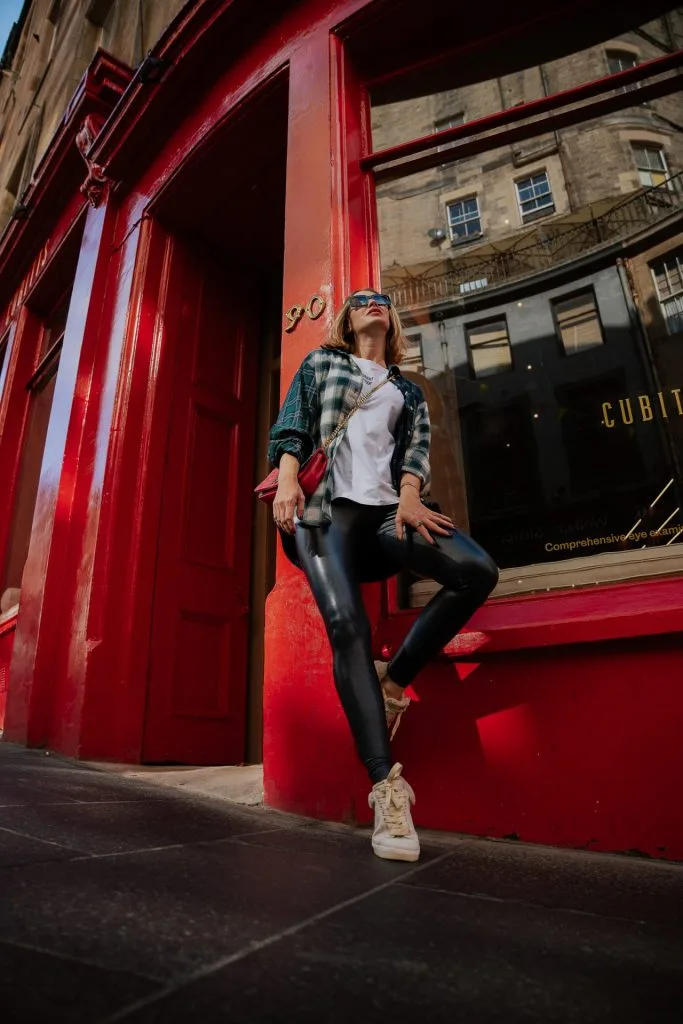  Edinburgh Photo Spots Instagrammable Victoria Street 