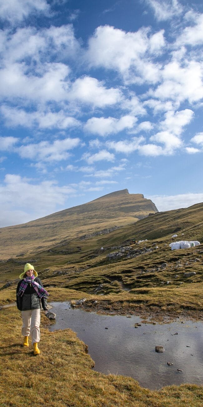 Hiking Lake Sørvágsvatn, the Lake Above the Ocean