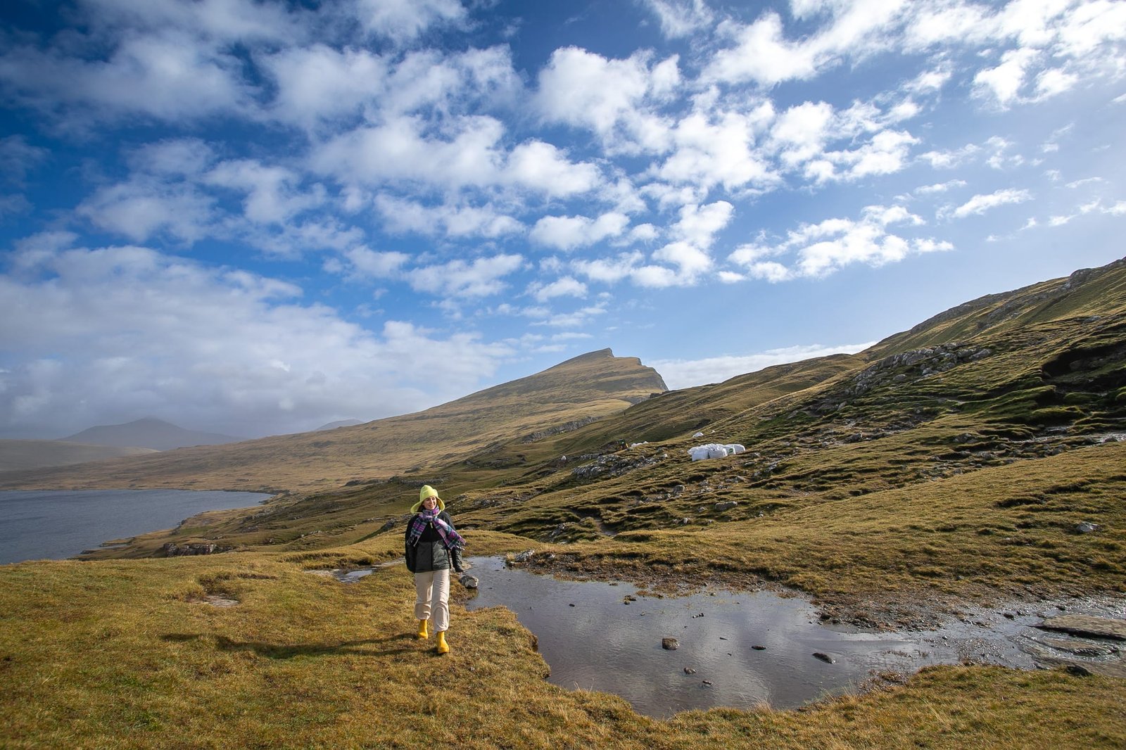 Hiking Lake Sørvágsvatn, the Lake Above the Ocean