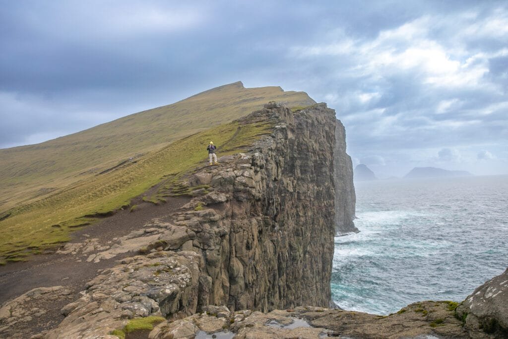 Hiking Lake Sørvágsvatn: Lake Above the Ocean  Faroe Islands